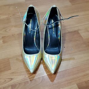 Gold heels NWOT